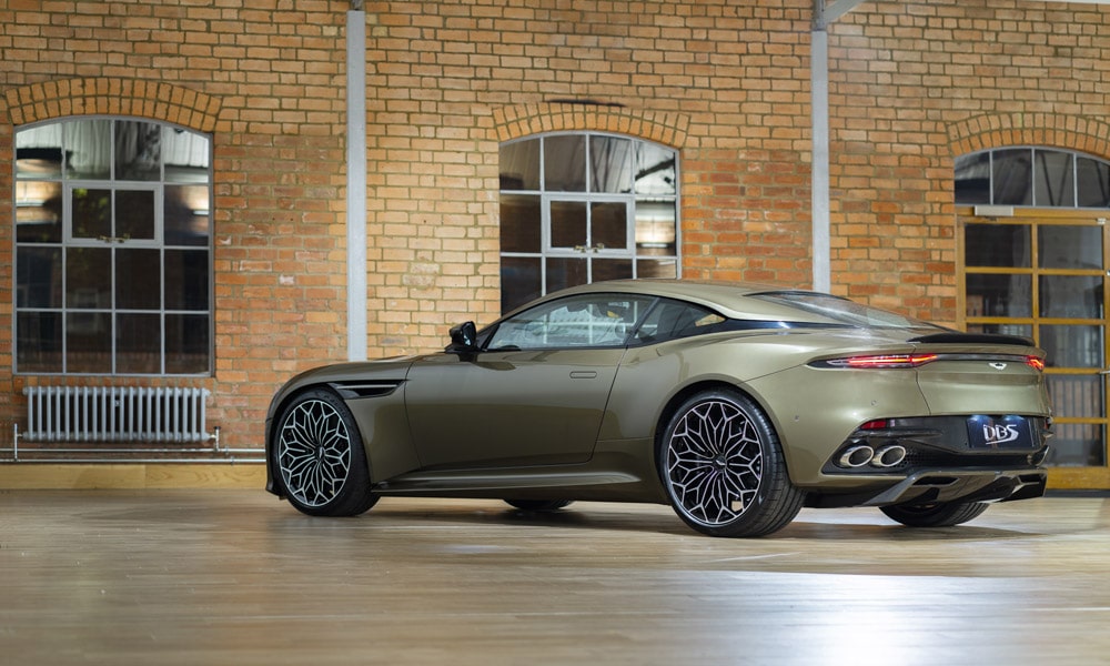 Aston Martin DBS Superleggera - W tajnej służbie Jej Królewskiej Mości | 2019