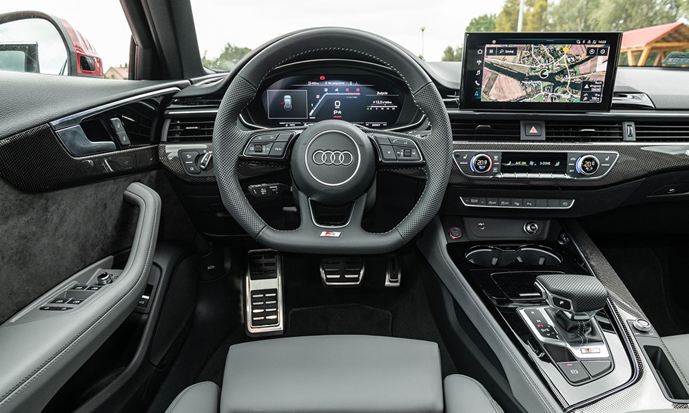 Audi A4 2019 wnętrze kokpit