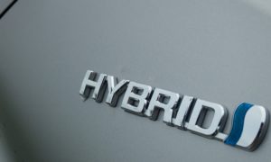 znaczek hybrid w toyocie