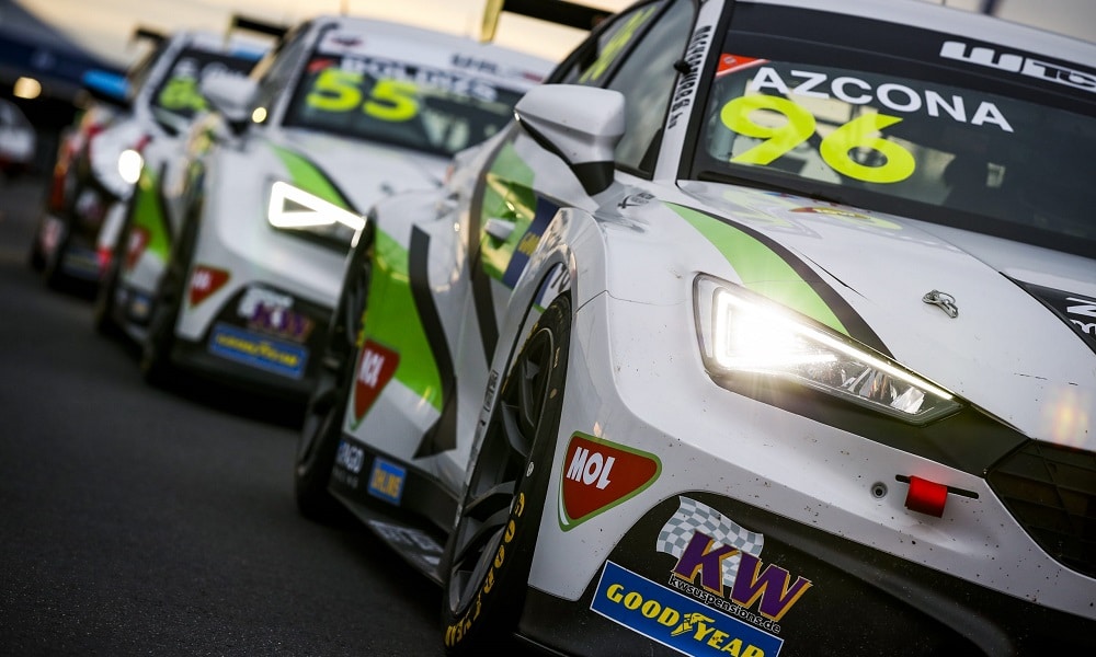 Mikel Azcona i jego auto