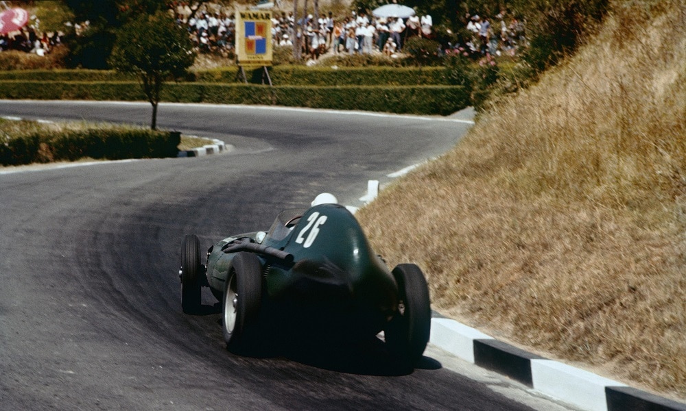 Moss jadący po wygraną Pescara 1957 w wyścigu Pescara 1957