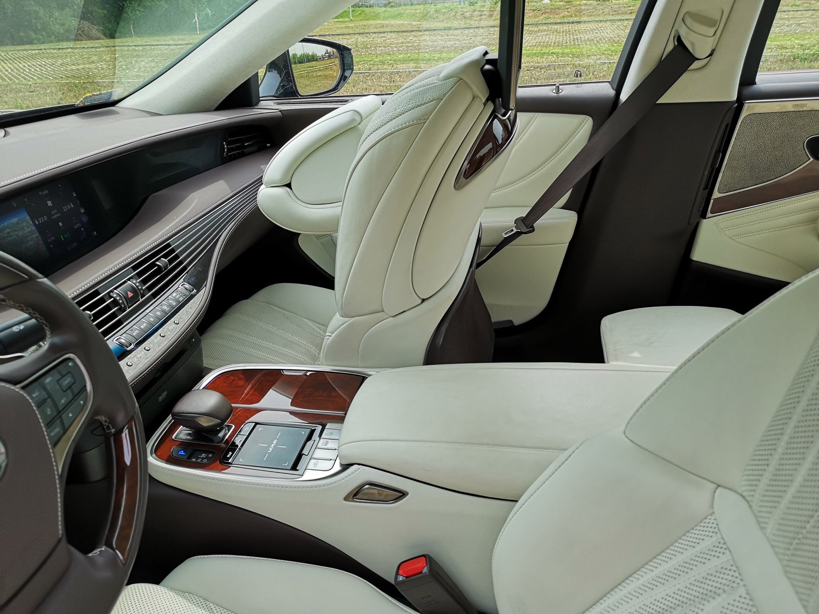 Lexus LS 500 Omotenashi wnętrze