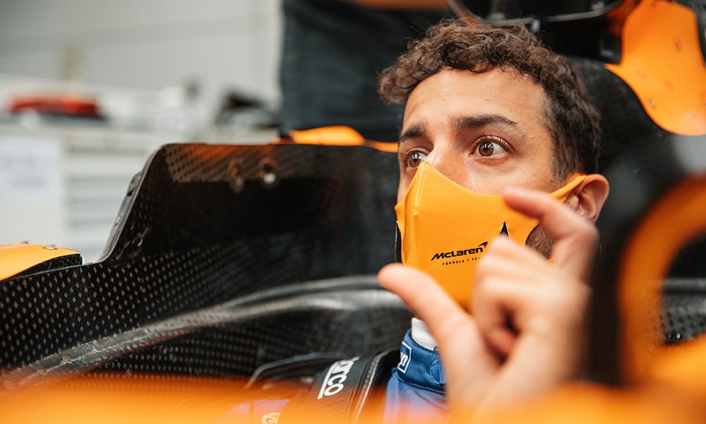 Ricciardo w McLarenie 2021 kokpit