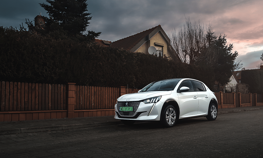 Peugeot e-208 – przód