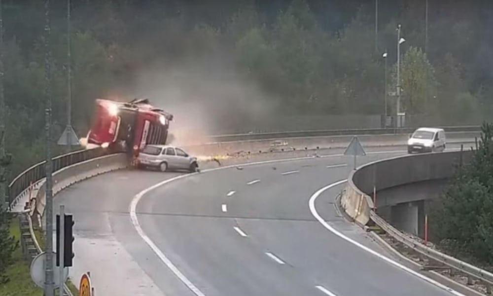 wypadek słowenia corsa ciężarówka