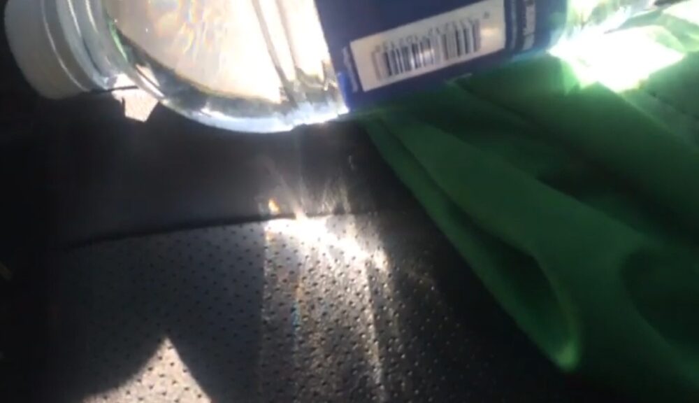 butelka wody pożar samochód