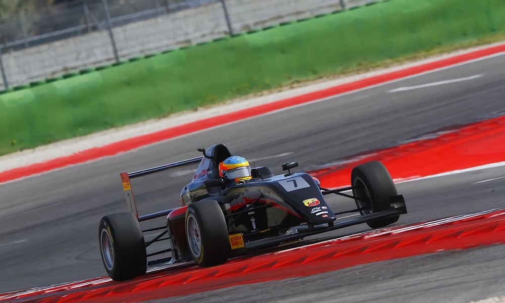 Sebastian Fernandez Włoska F4