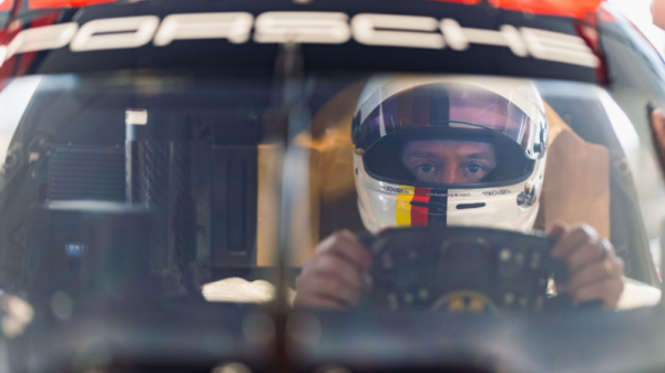 Sebastian Vettel za kierownicą Porsche 963