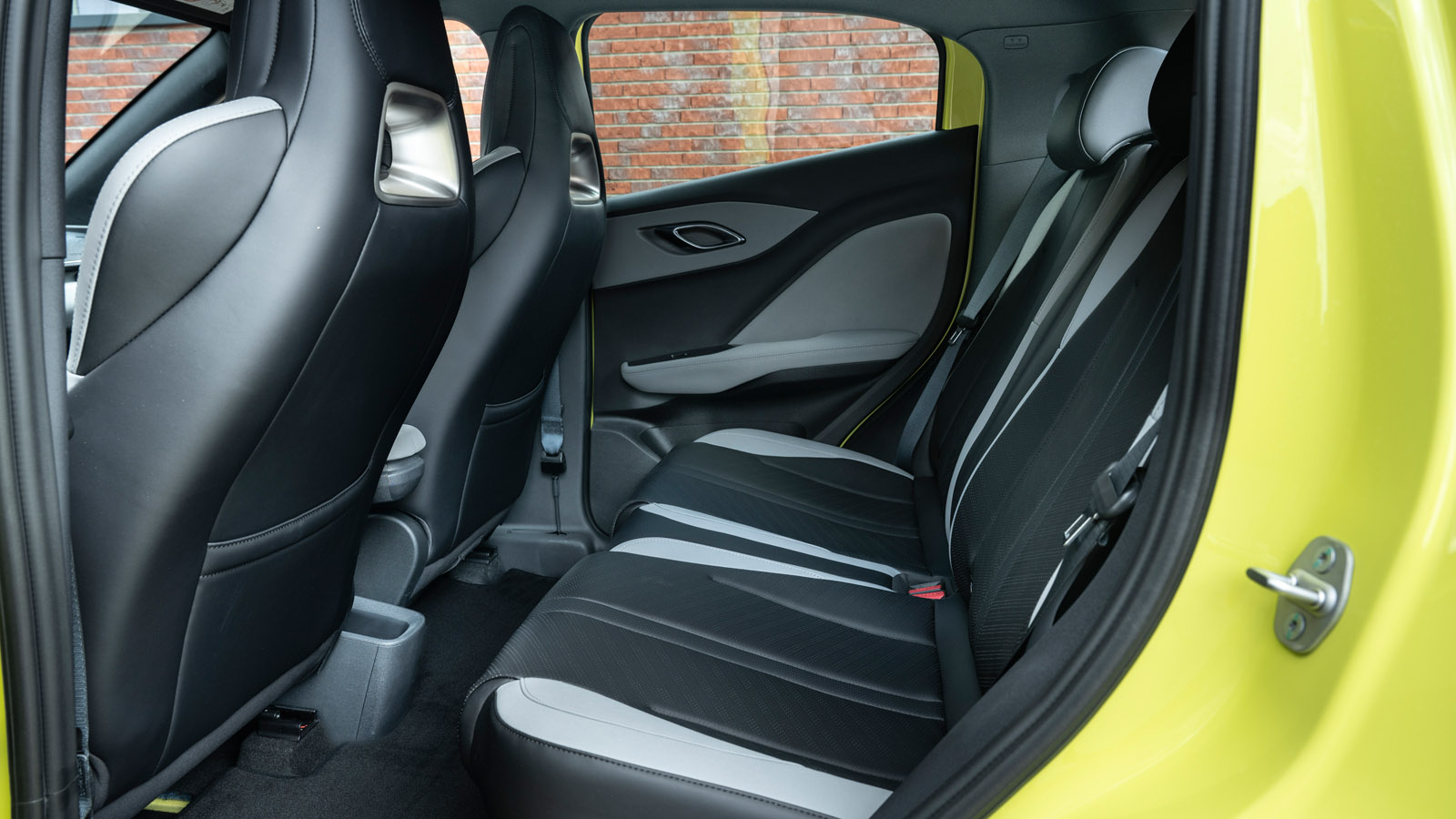 byd dolphin surf wnętrze