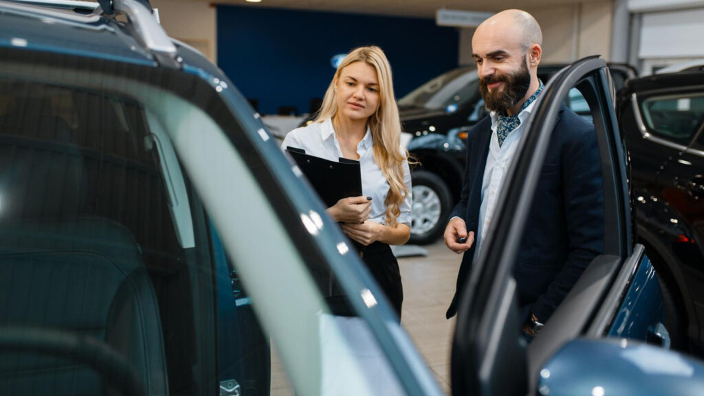 przedsiębiorca zastanawiający się nad zakupem SUV-a