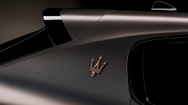 maserati logo grecale folgore