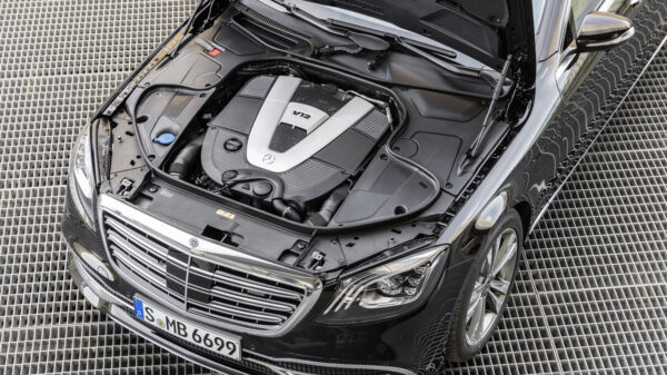 silnik v12 mercedes