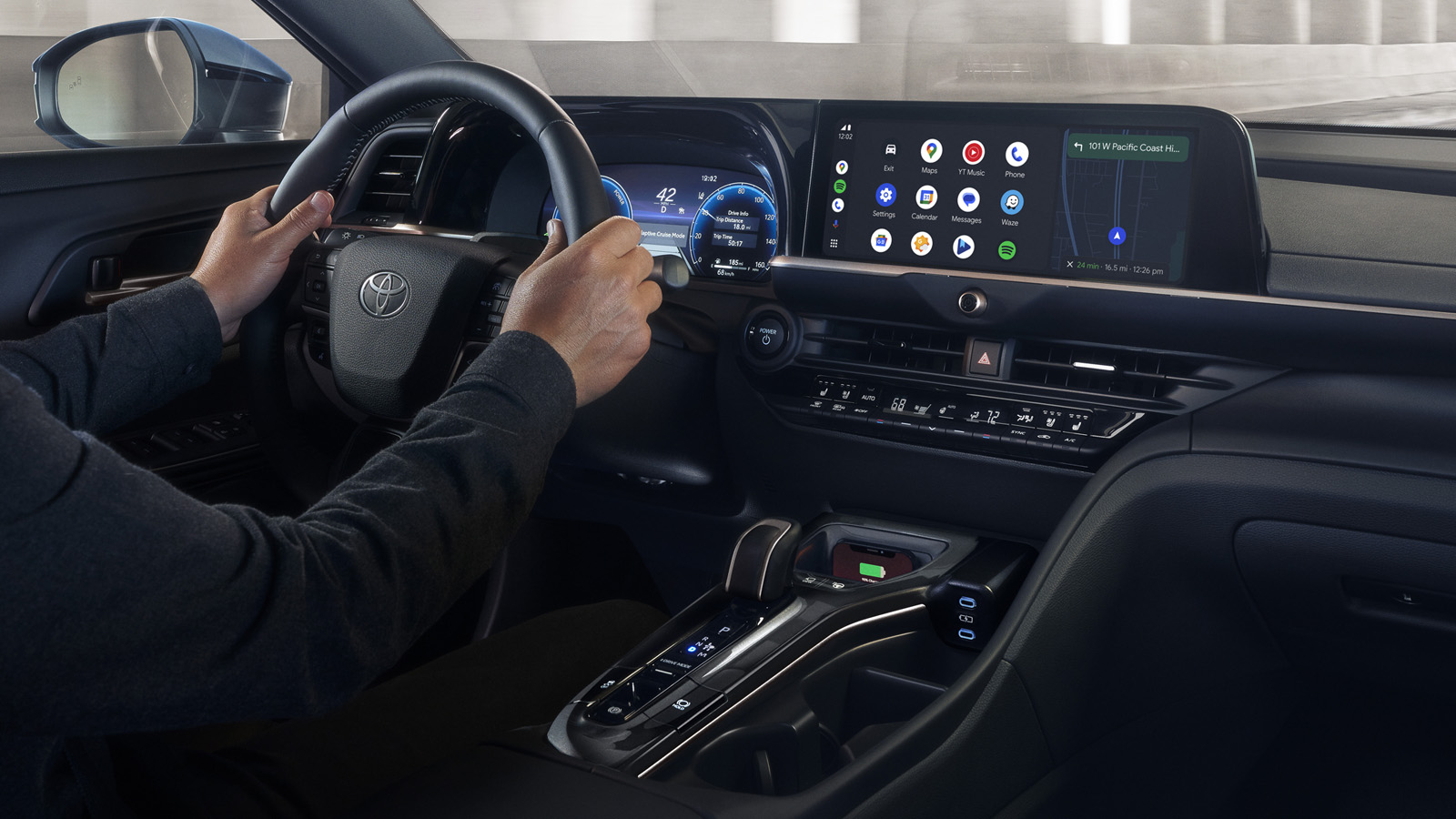 nowa toyota crown wnętrze