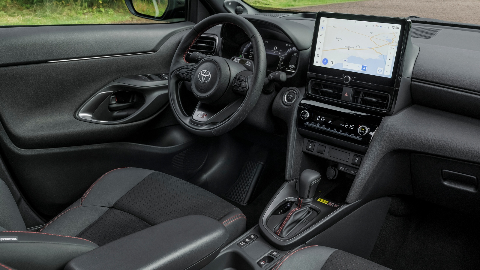 nowa toyota yaris cross wnętrze