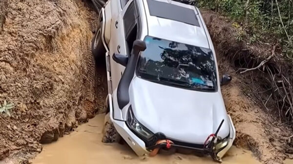 toyota hilux offroad