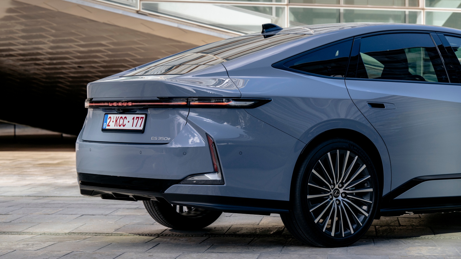 nowy lexus es